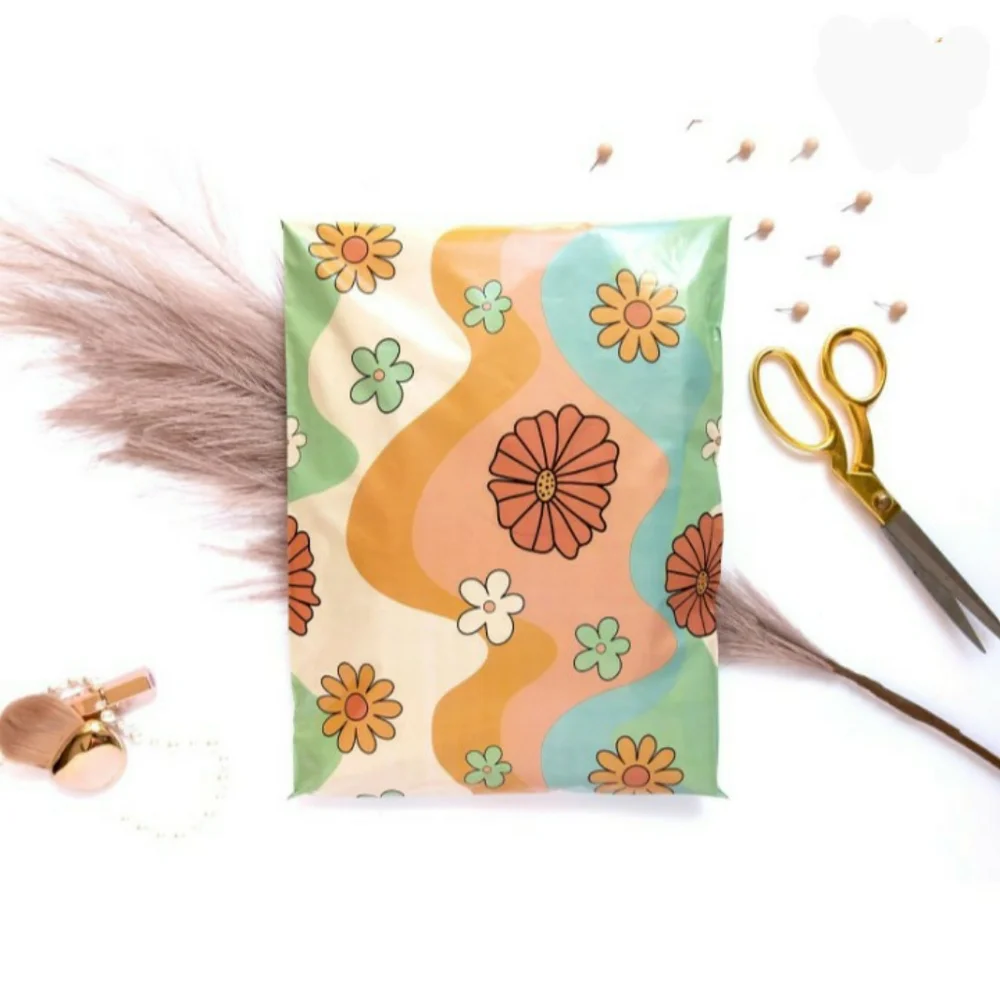 - Retro-Floral Designer Mailers. 10x13 Includes 10 bags
